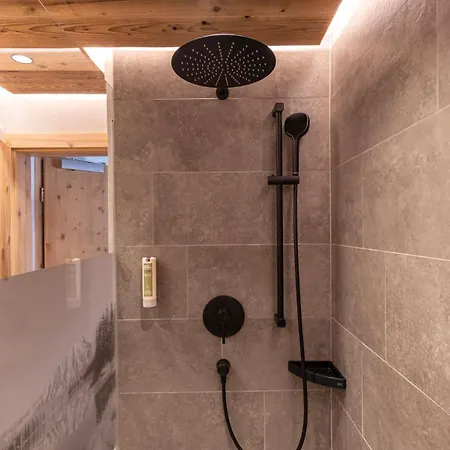 アパート Laudegghof ラディス