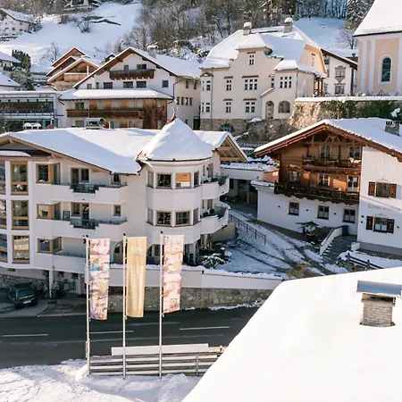 Laudegghof - With Castle Views *